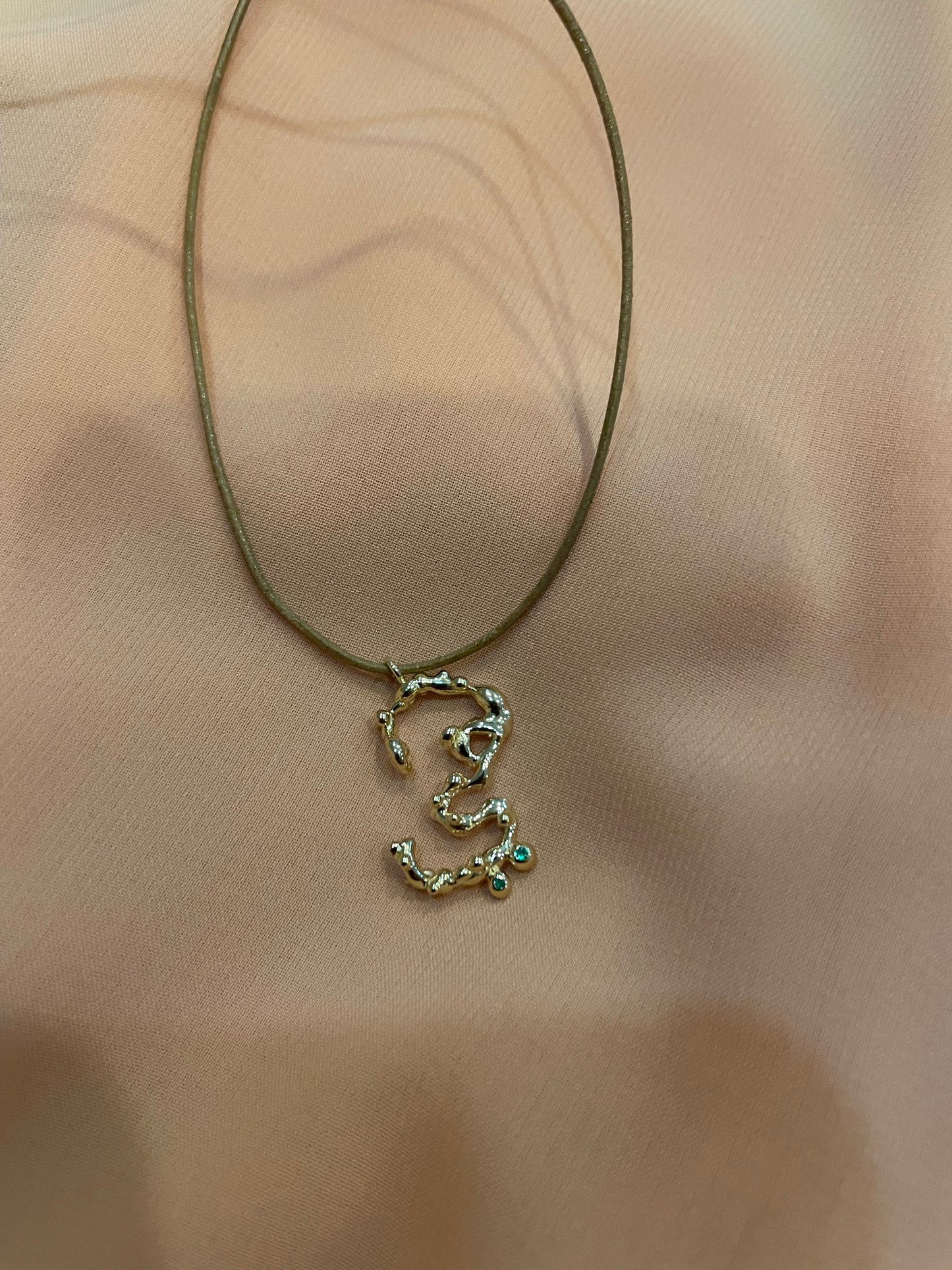 Heya Pendent